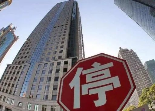 房產(chǎn)很多人還想著高價(jià)出手 中介表示有人買(mǎi)就不錯(cuò)了